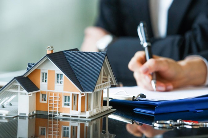 What’s the Difference? Home Warranty vs. Home Insurance