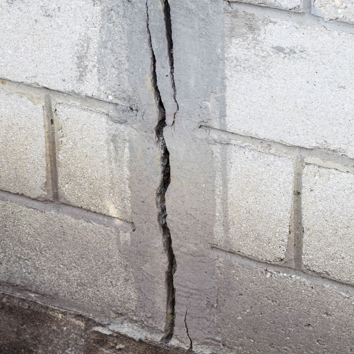 large cracks in foundation sign of structural damage