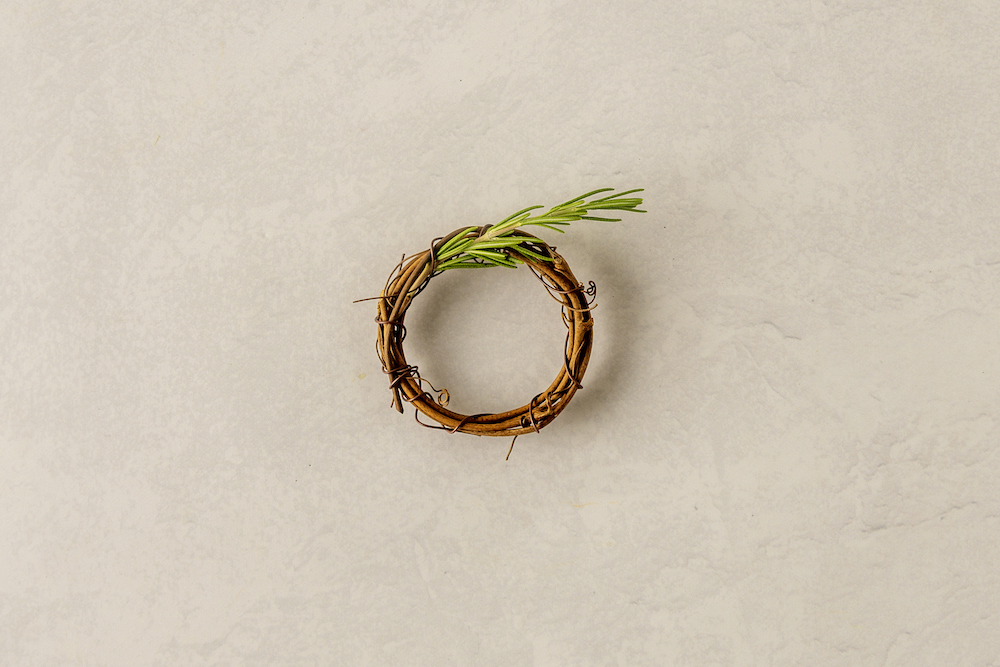 home decor ideas -- DIY napkin ring wreath