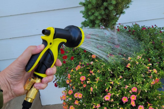 This Hose End Sprayer Promises No Mixes or Messes So We Put it to the Test!