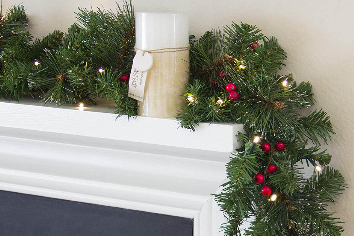 The Best Christmas Garland Option: Best Choice Products 9ft Pre-Lit Cordless Artificial Christmas Garland