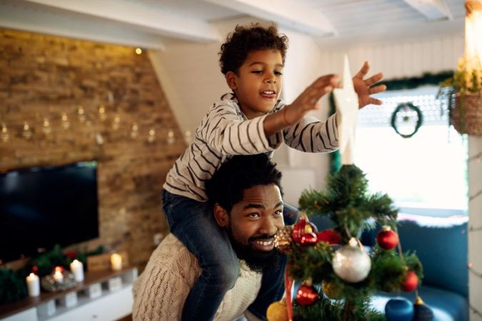 The Best Christmas Tree Toppers to Add to Your Holiday Decor