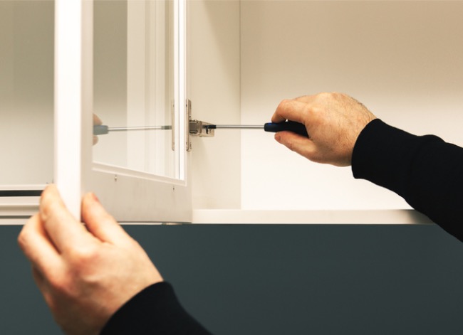 how to adjust cabinet hinges