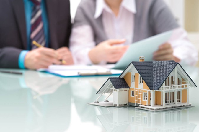 What’s the Difference? Home Warranty vs. Home Insurance