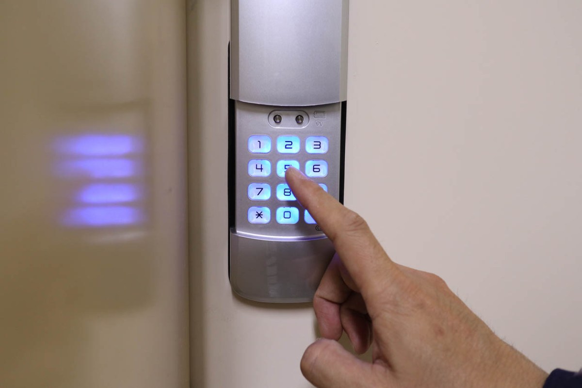 What Is a Keyless Door Lock, and Is It a Secure Option for the Home ...