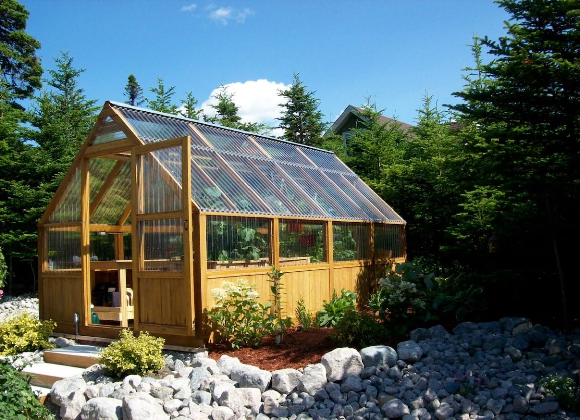 Plan De Serre En Bois Et Panneaux Polycarbonate 12 idées DIY pour construire une serre dans votre jardin 🌱