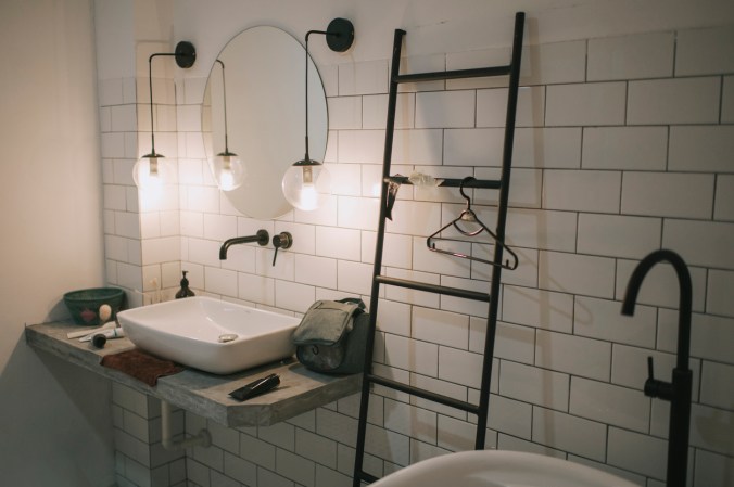 Beyond White: 15 Alternative Hues to Color Your Bath