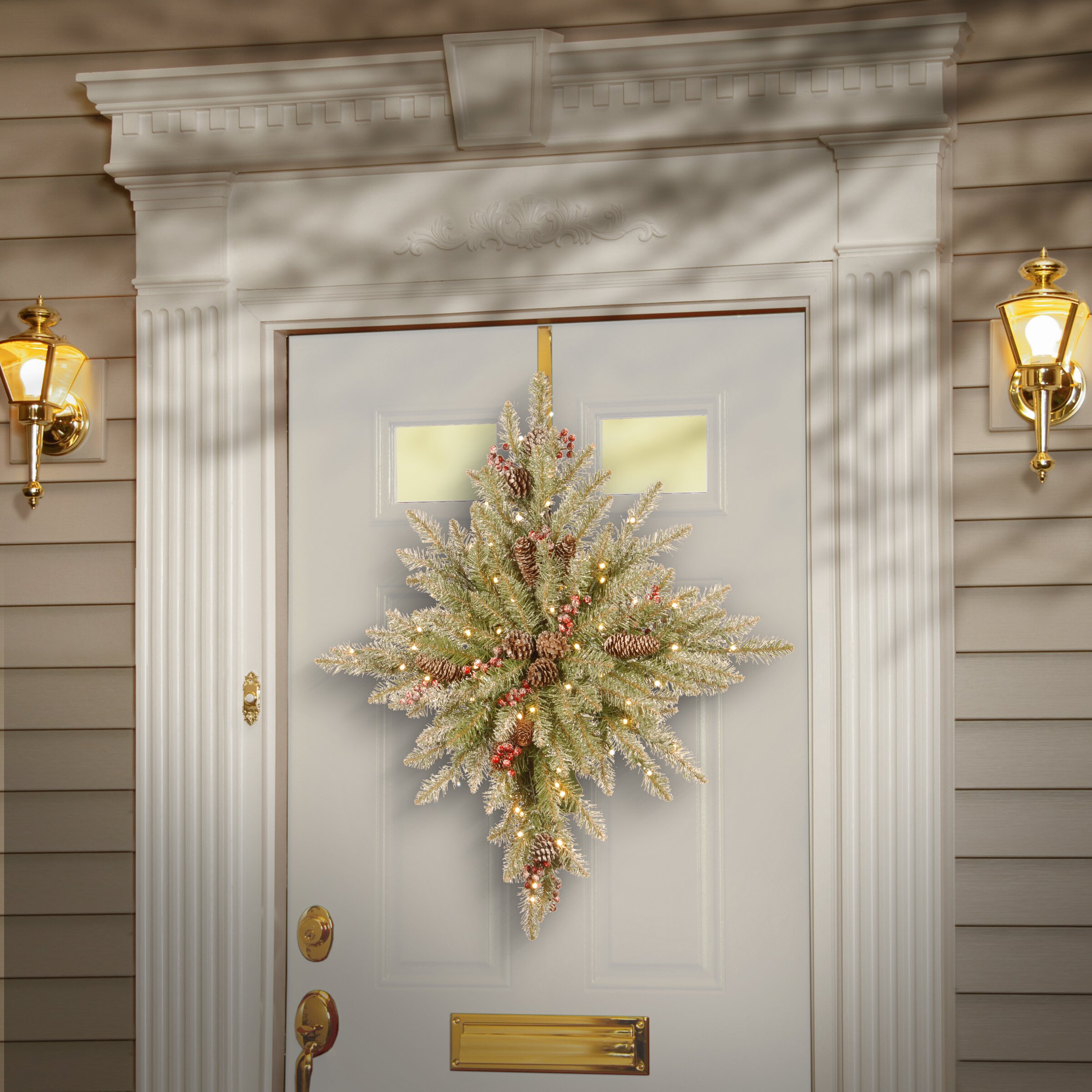 Our 12 Favorite Wreaths, Kissing Balls, and Garlands