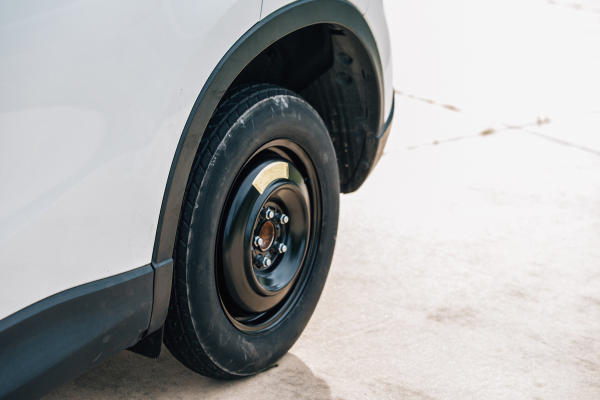 how to change a flat tire