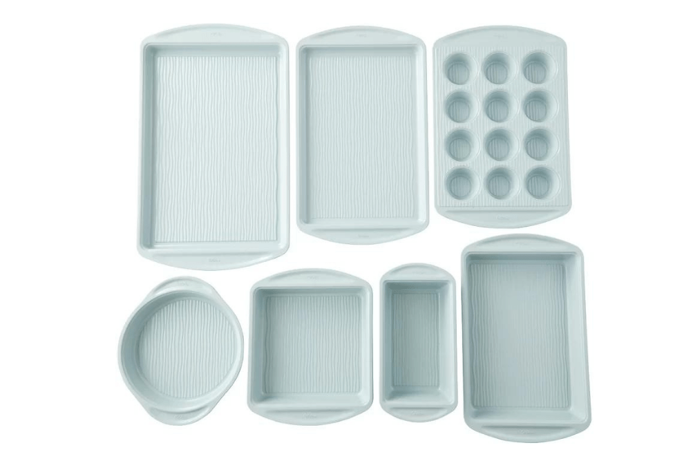 Deals Roundup 12:22 Option: Wilton Texturra Performance Non-Stick 7 Piece Textured Bakeware Set