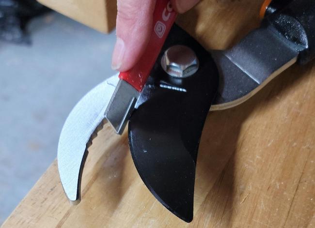 how to sharpen loppers