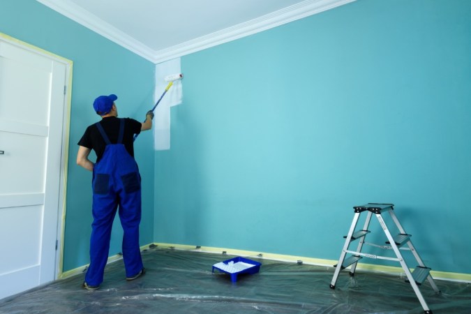 Should You DIY or Hire a Pro for Exterior House Painting?