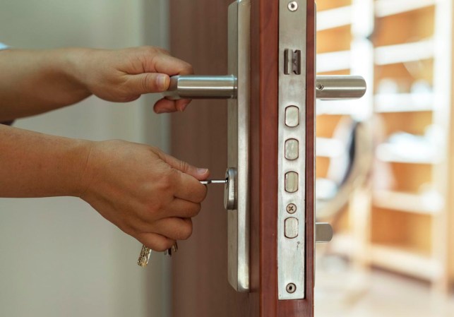 7 Practical Ways to Enhance Apartment Door Security When Renting