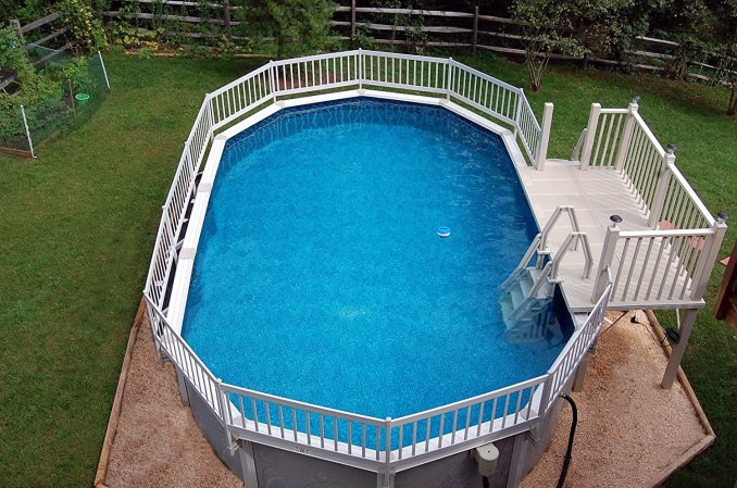 Saltwater Pool vs. Chlorine Pool Cost: Which Type of Pool Best Fits Your Budget?