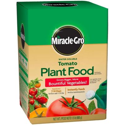 The Best Fertilizer for Cucumbers Option: Miracle-Gro 2000422 Plant Food