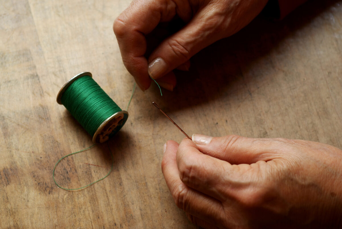 how to sew by hand