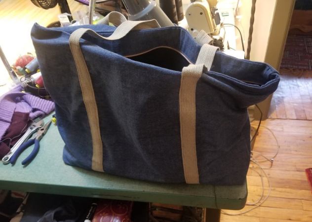 Make a Zippered Tote Bag Out of Leftover Fabric Scraps