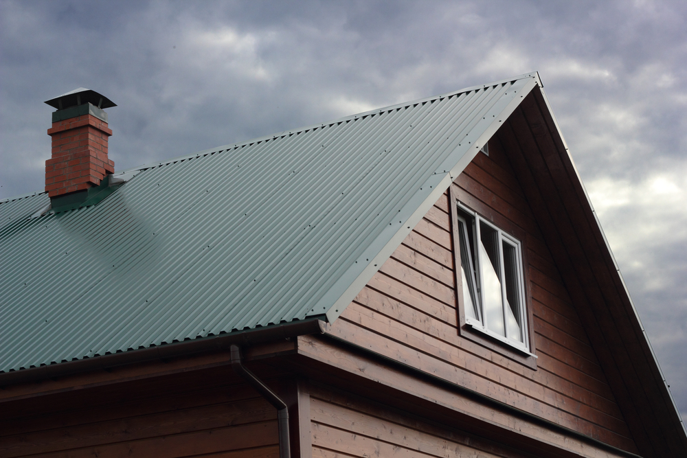 metal roof vs shingles cost