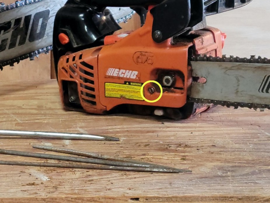 How to Tighten a Chainsaw Chain