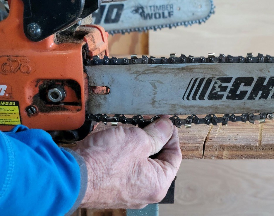 How to Tighten a Chainsaw Chain - Bob Vila
