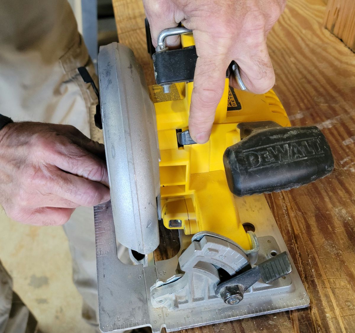 how to change circular saw blade