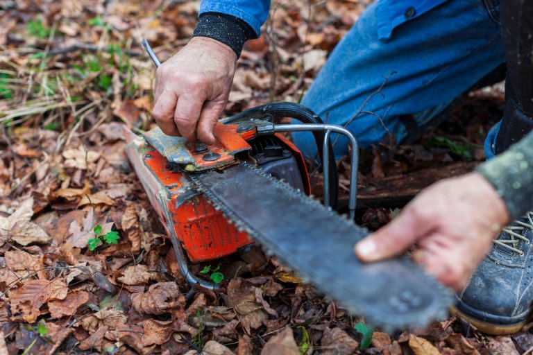 how to tighten a chainsaw chain