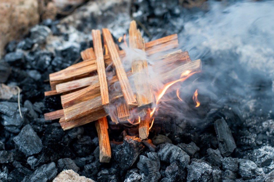 Best Way To Start A Fire In A Fire Pit