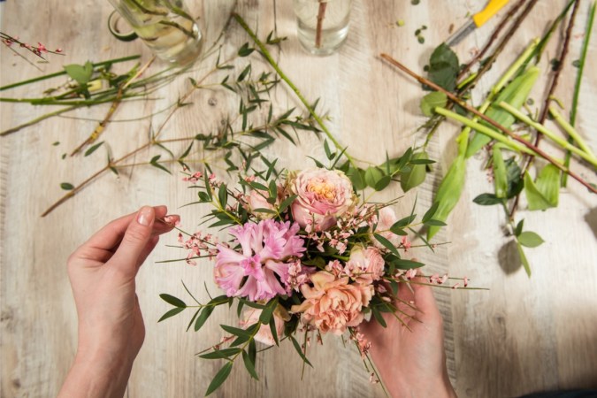 How to Arrange Flowers Like a Floral Designer