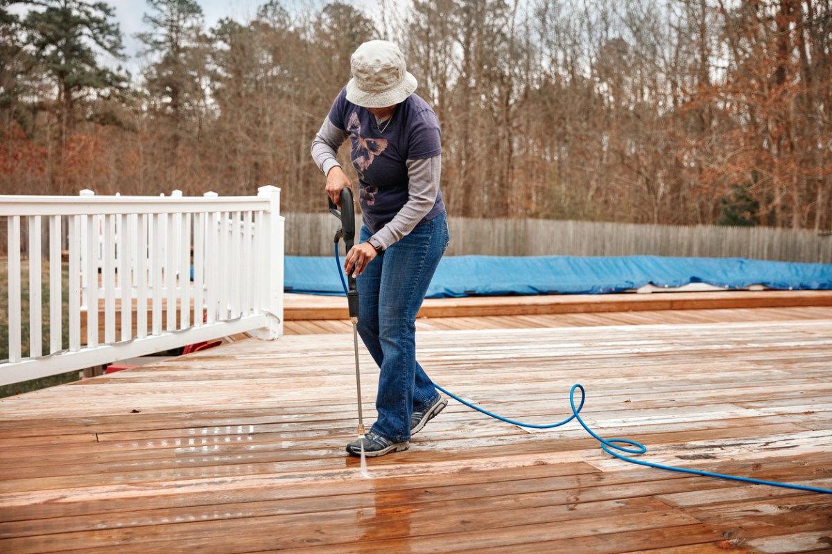 how to pressure wash a deck