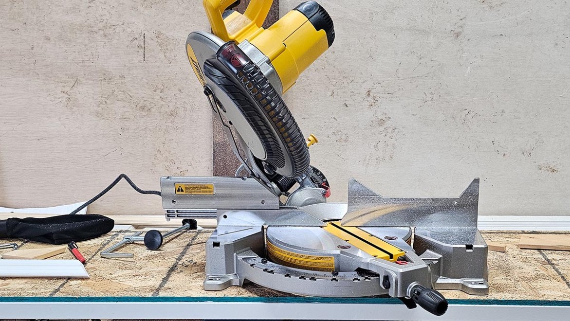We Tested The Best DeWalt Miter Saws, See Our Favorite