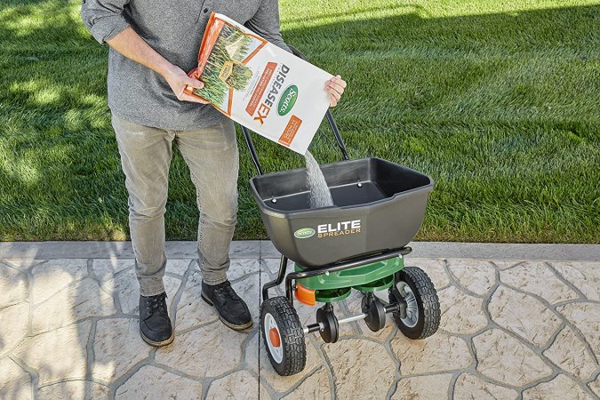 The Best Fertilizer Spreaders for a Healthier Lawn