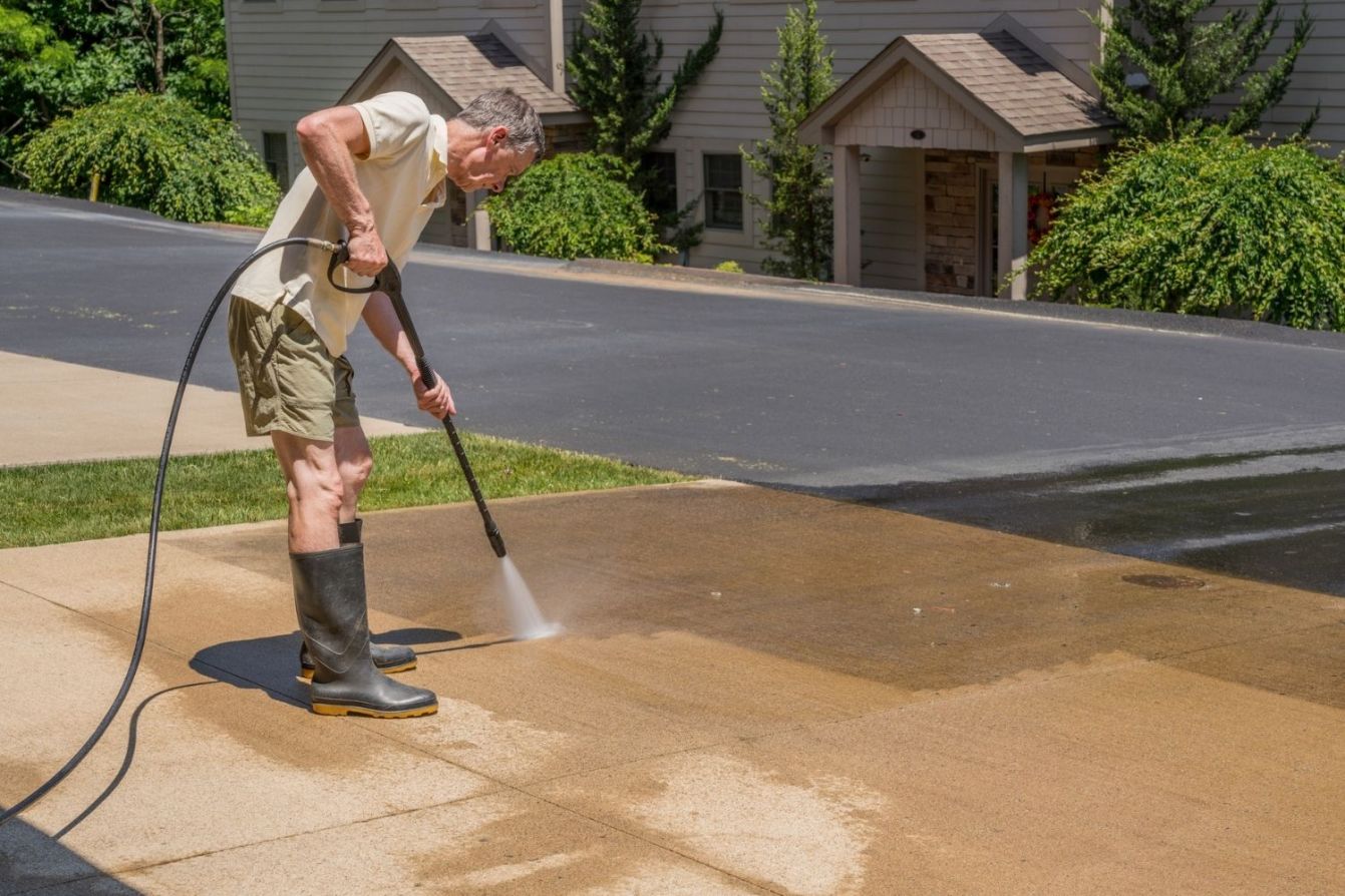 How Much Does It Cost to Pressure Wash a Driveway? (2025)