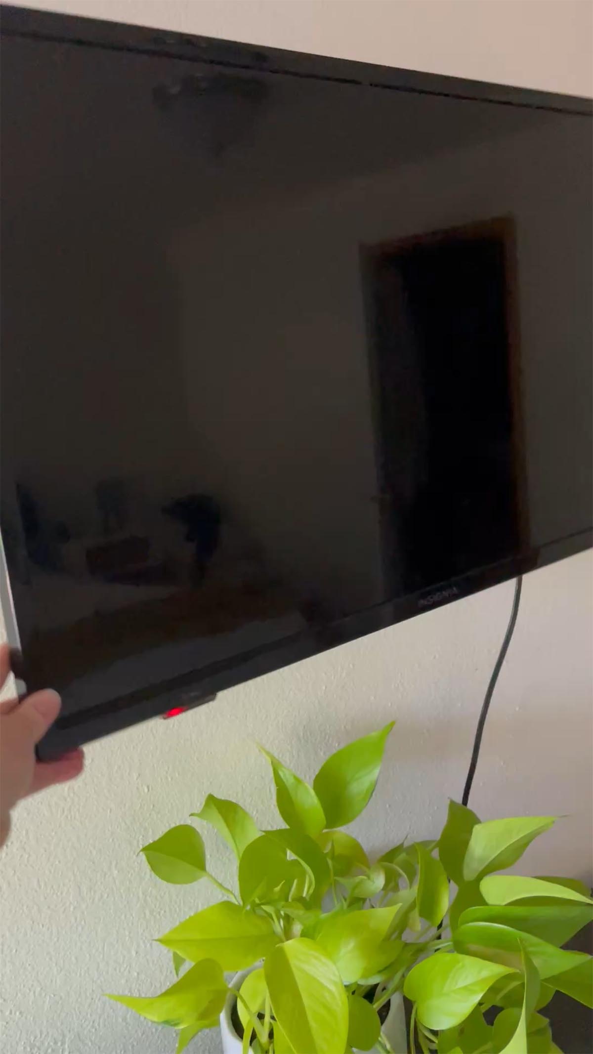 Pipishell Full-Motion TV Wall Mount fluid level adjustment