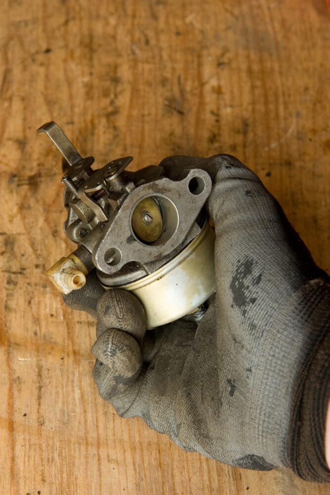 how to clean a lawn mower carburetor