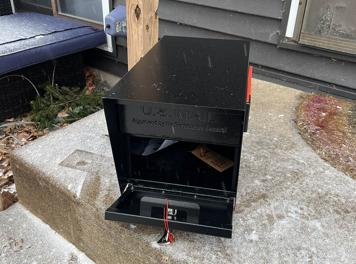 The Best Locking Mailbox Mail Boss 7506 front view