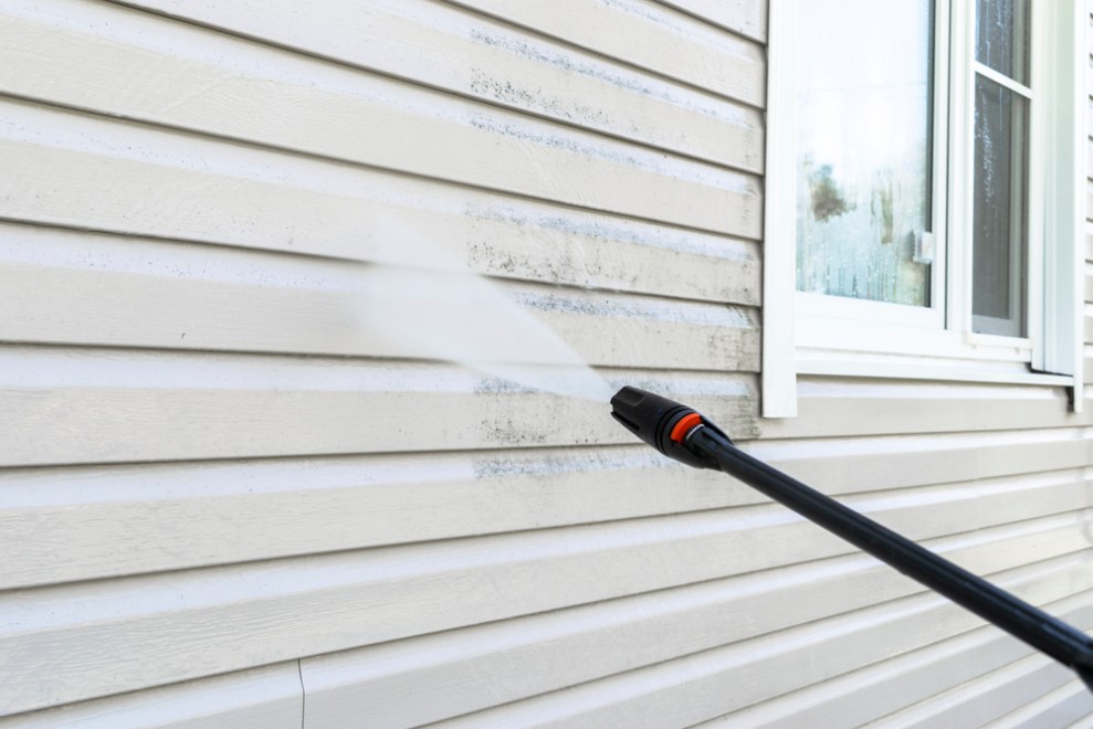 How Much Does It Cost to Pressure Wash a House? - Bob Vila