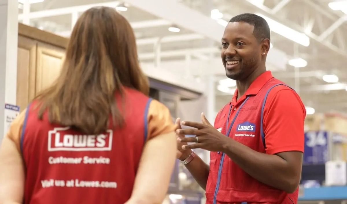 Lowes employees talking