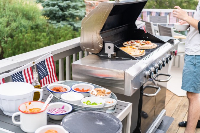 Gas vs. Charcoal Grill: Which One is Right for You? 