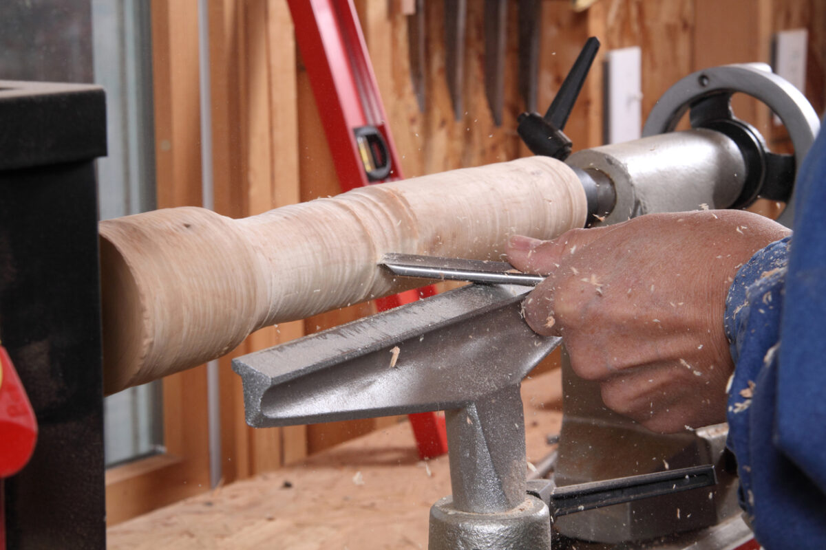 how to use a lathe