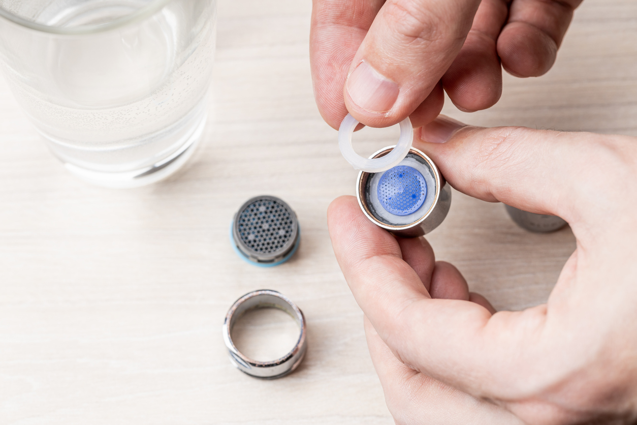 how to clean a faucet aerator