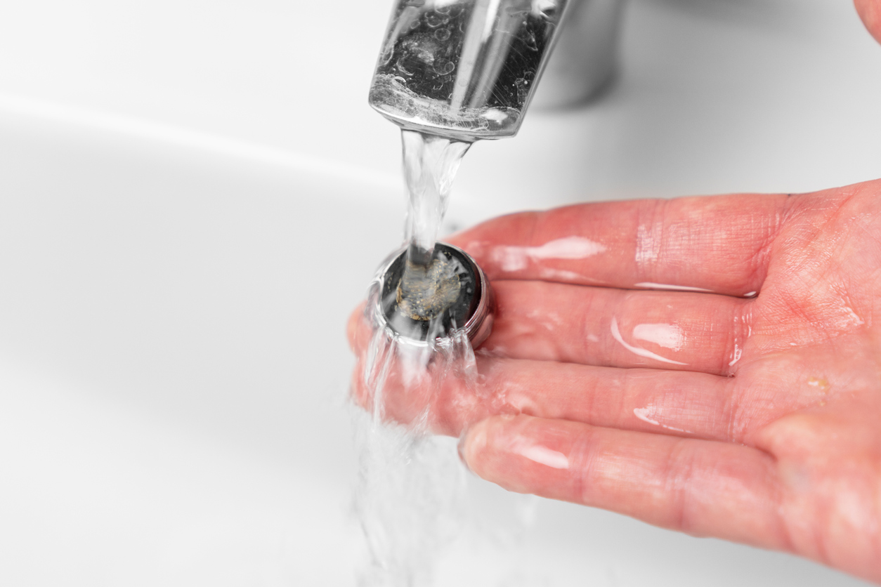 how to clean a faucet aerator