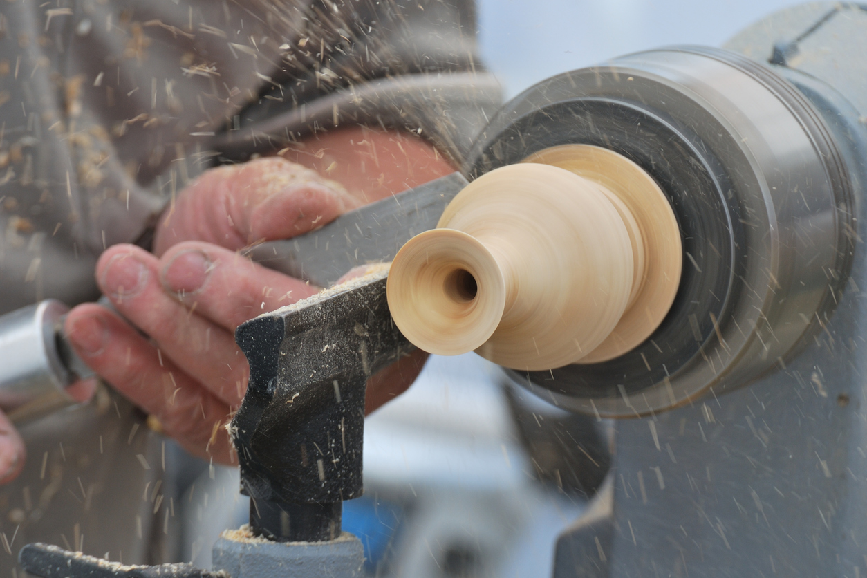 how to use a lathe