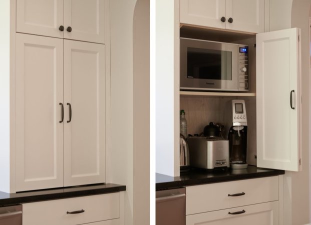 Appliance garage on kitchen countertop