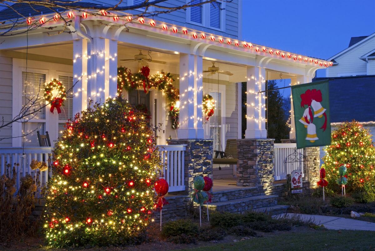 Types of Christmas lights and decorations outside of home