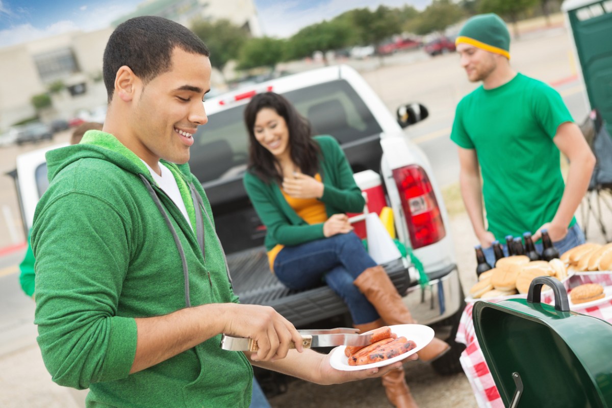 Everything You Need to Tailgate and Grill Before a Football Game