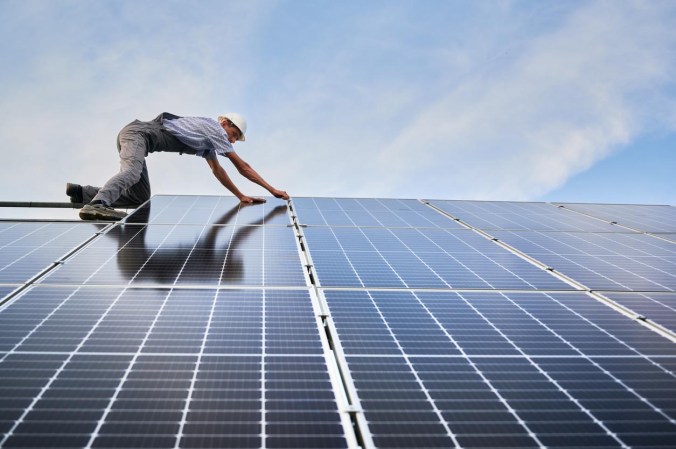How to Clean Solar Panels: 9 Simple Steps to Maximize Solar Energy Production