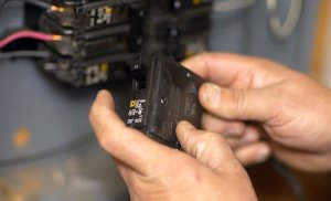 how to replace a circuit breaker