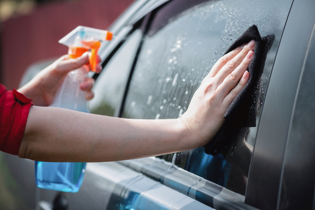 best way to clean car windows