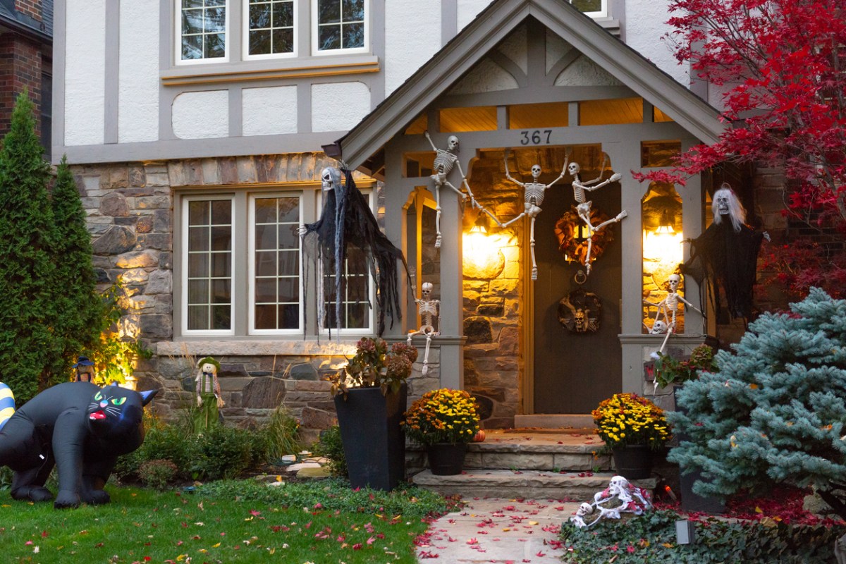 13 Frighteningly Creative Ideas for DIY Halloween Yard Decorations - Bob Vila