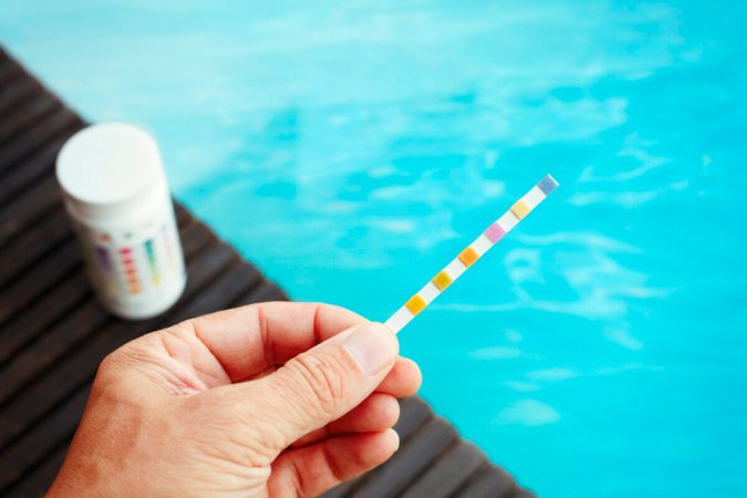 how to test pool water